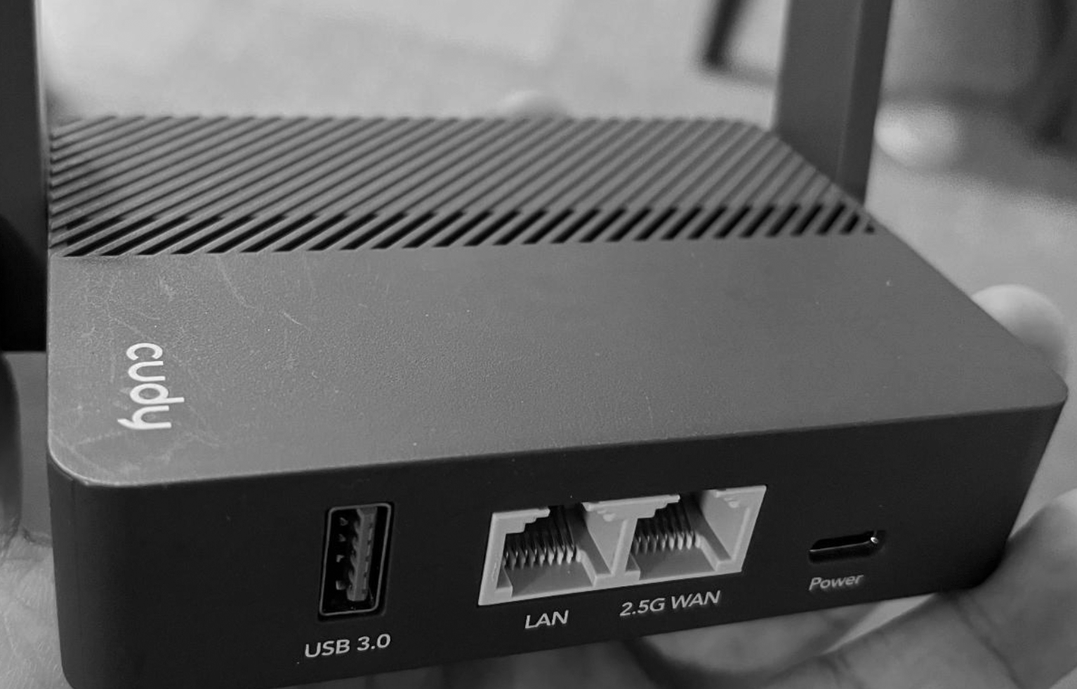 这个小路由器已经成了很多小工作室的标配了-略知一二